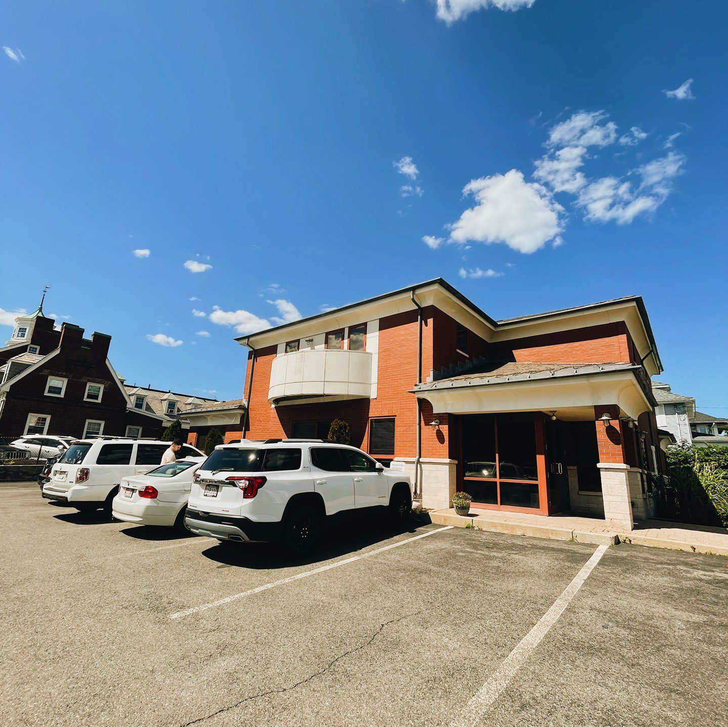 Our beautiful Quincy office on a sunny day ⠀ ⠀ Did you know that we have multiple satellite locations across the South Shore where we meet clients for document signings Check out our website to view all of our locations ⠀ ⠀